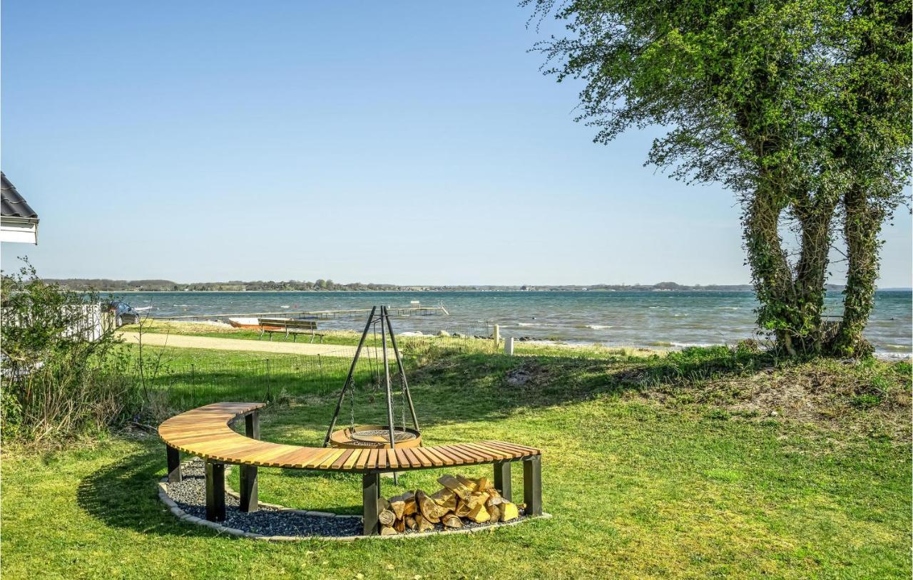 Beach Front Home In Sjolund With Kitchen מראה חיצוני תמונה