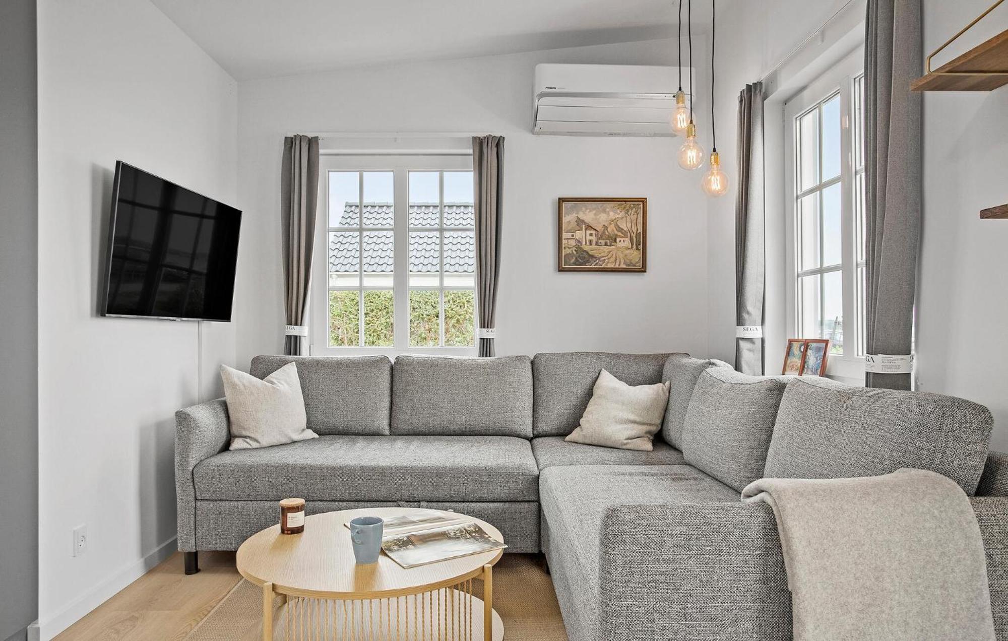 Beach Front Home In Sjolund With Kitchen מראה חיצוני תמונה