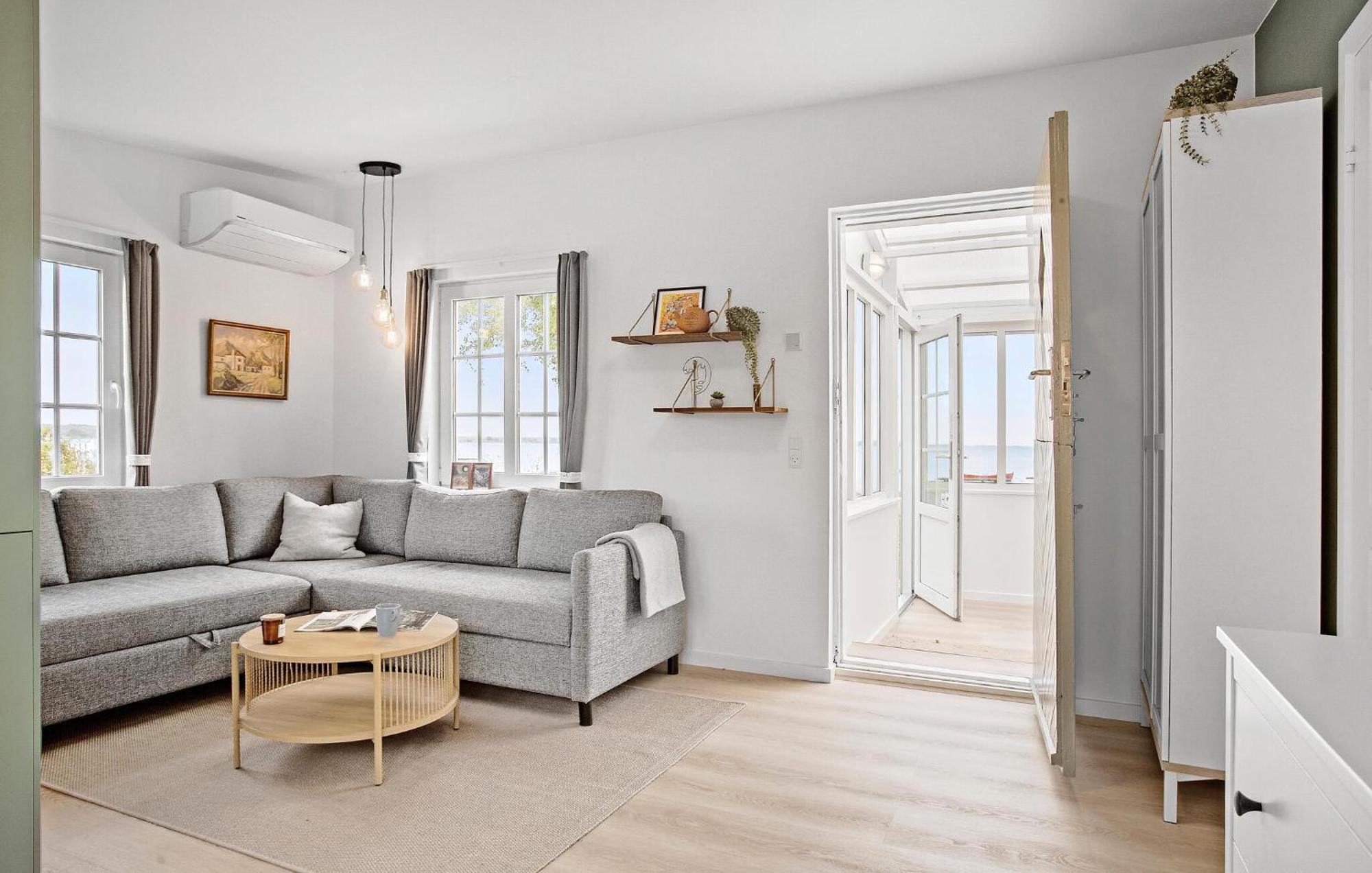 Beach Front Home In Sjolund With Kitchen מראה חיצוני תמונה