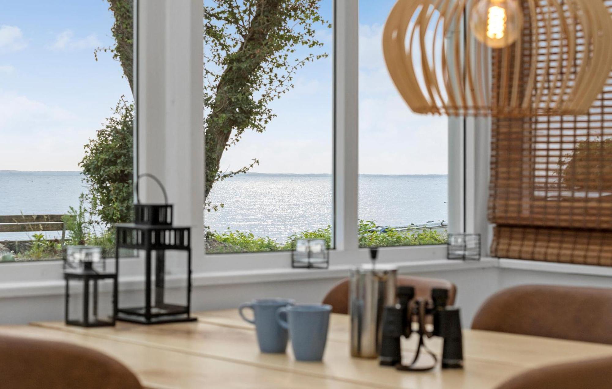 Beach Front Home In Sjolund With Kitchen מראה חיצוני תמונה