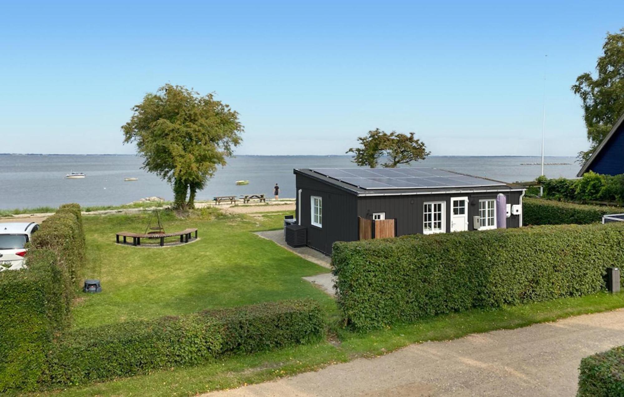 Beach Front Home In Sjolund With Kitchen מראה חיצוני תמונה