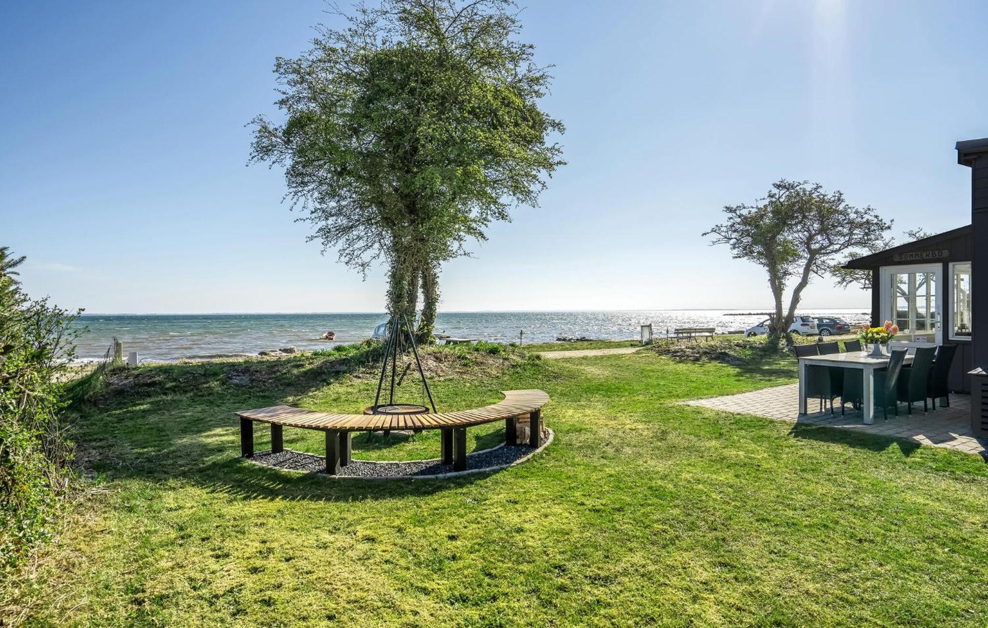 Beach Front Home In Sjolund With Kitchen מראה חיצוני תמונה